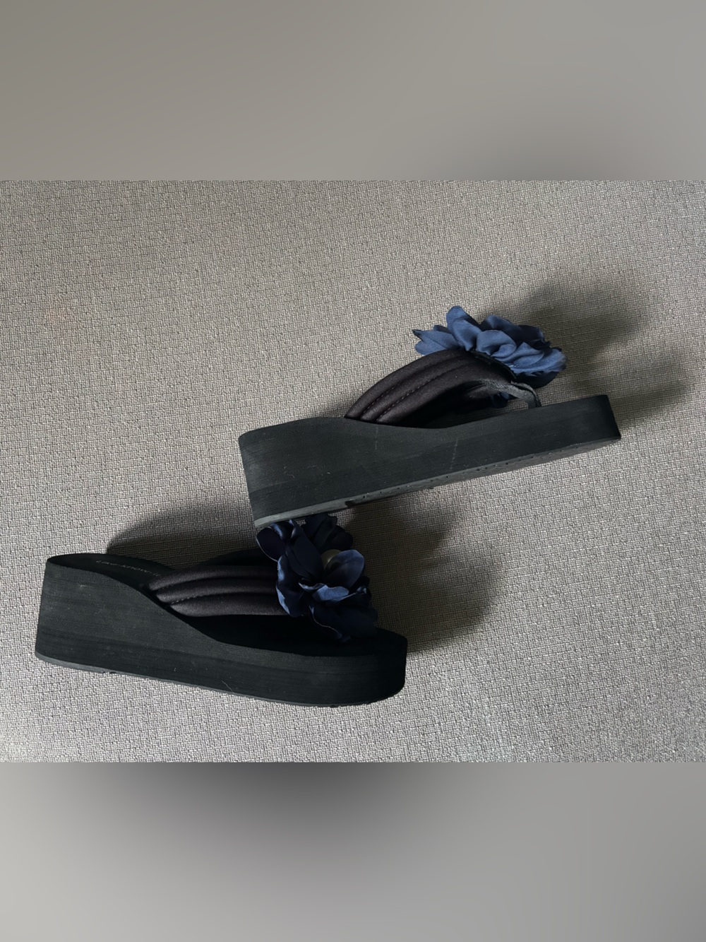 Like-know-like Platform Sandals - Picture 2 of 4